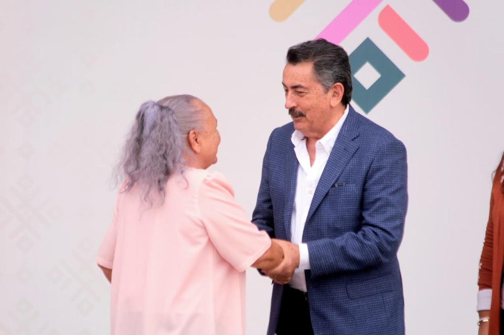 Javier Lamarque cercano a la gente