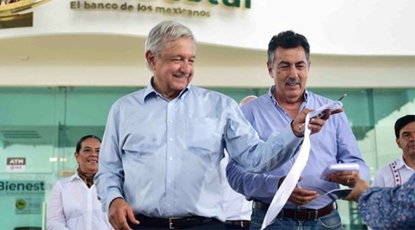 Javier Lamarque con AMLO